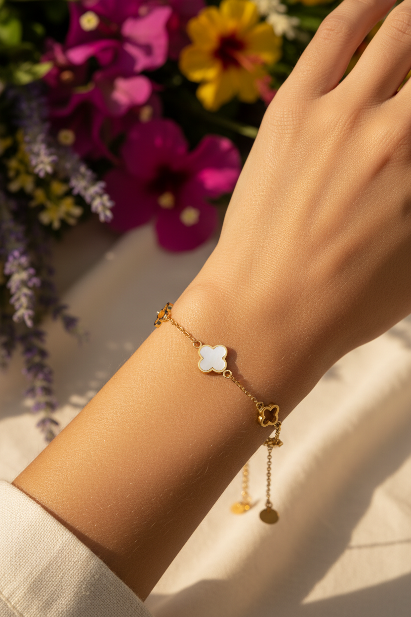 White Shell Clover Bracelet | Gold-Plated