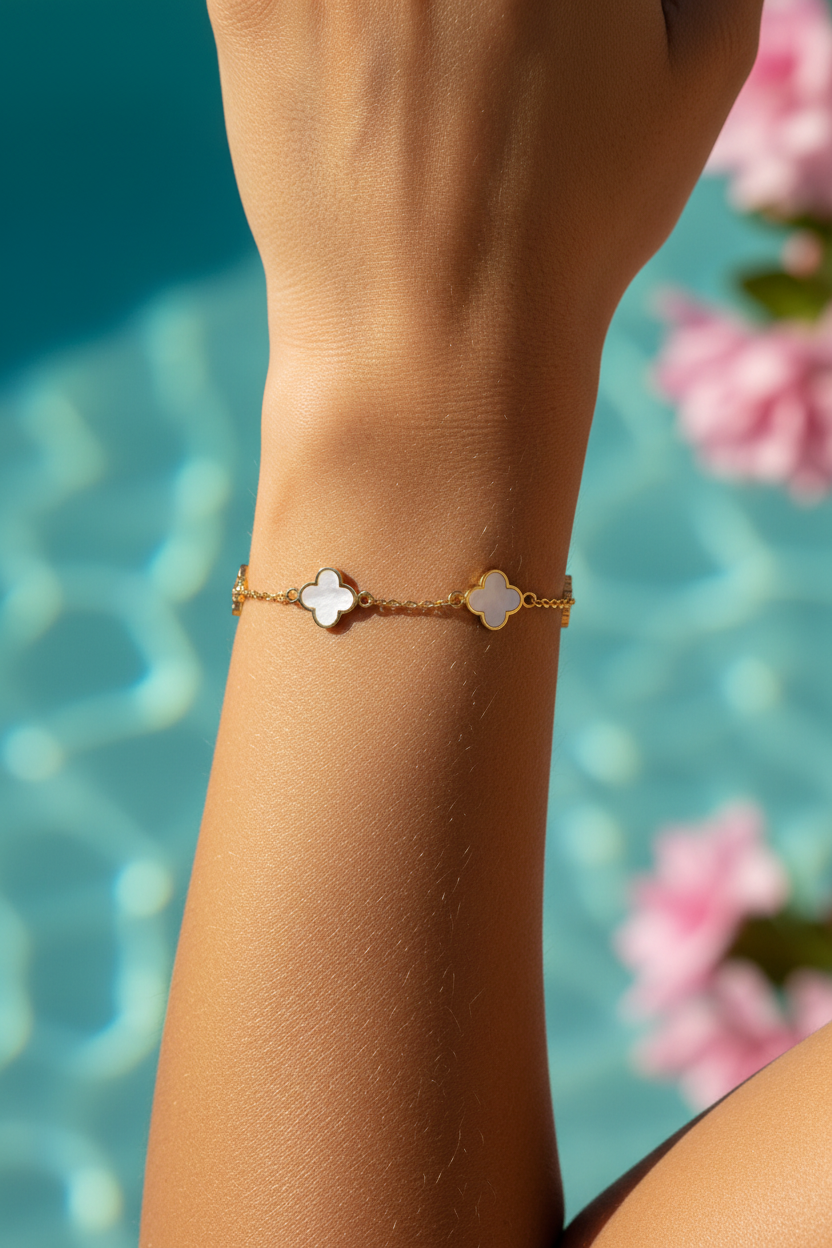 White Shell Clover Bracelet | Gold-Plated