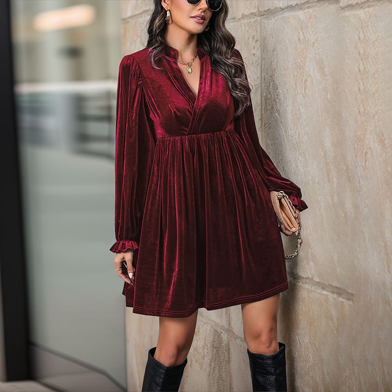 Rich Velvet Mini Dress with V-Neckline and Puff Sleeves